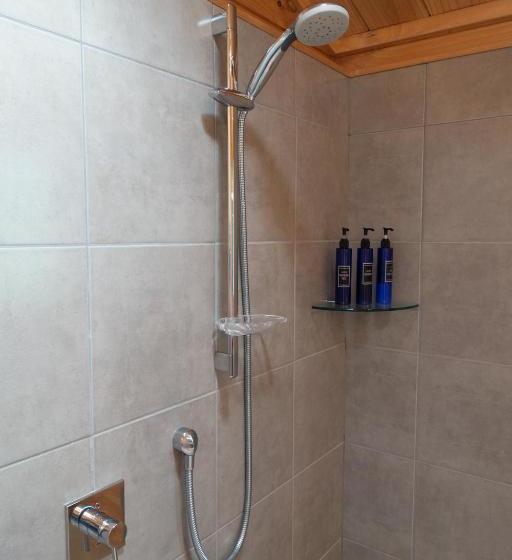 Отель Astelia Lodge