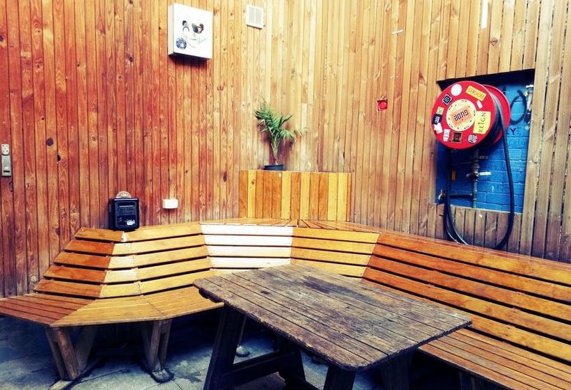 فندق Chiliblue Backpackers & Youth Hostel