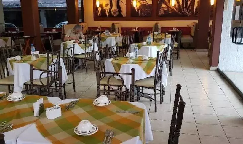 ホテル El Rancho
