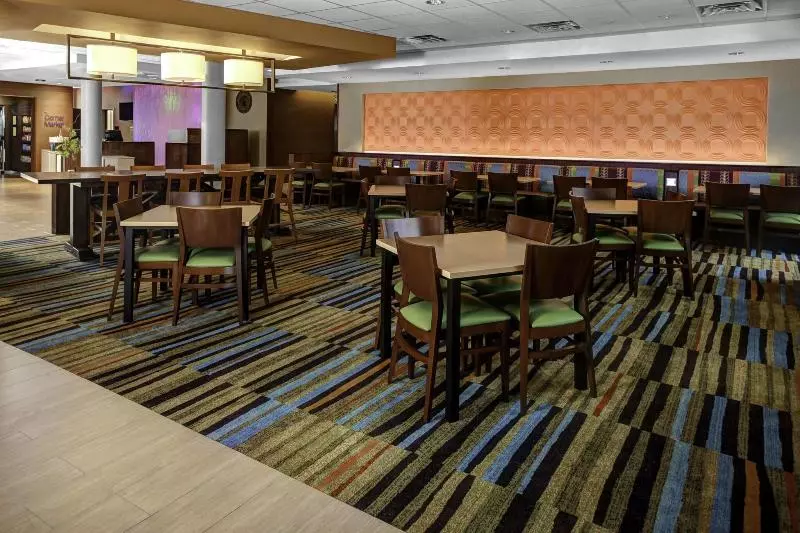 ホテル Fairfield Inn & Suites By Marriott Lansing At Eastwood