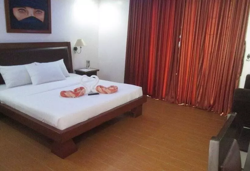 هتل Giulius Boracay Italian Resort