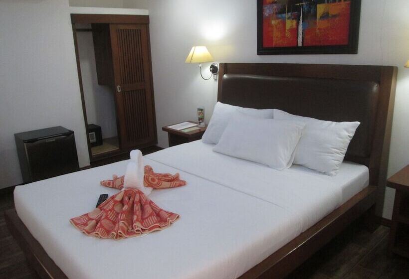 Otel Giulius Boracay Italian Resort