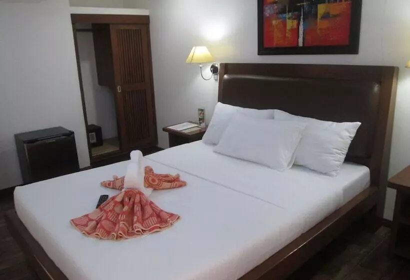هتل Giulius Boracay Italian Resort