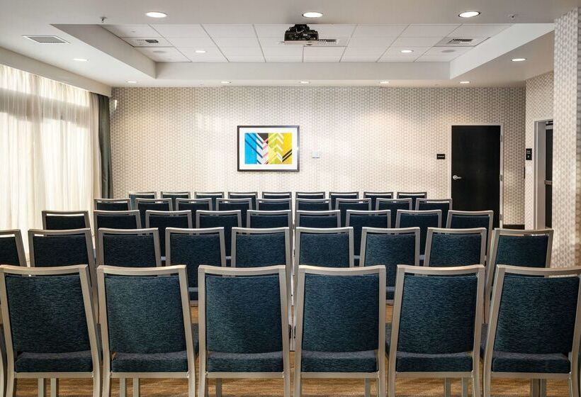 هتل Hampton Inn & Suites By Hilton Seattle/northgate