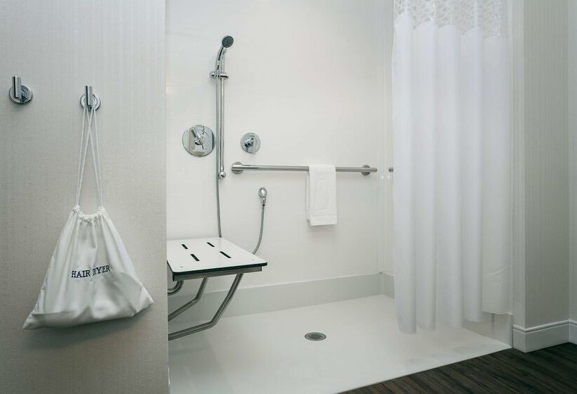 هتل Hampton Inn & Suites By Hilton Seattle/northgate