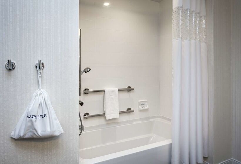 هتل Hampton Inn & Suites By Hilton Seattle/northgate