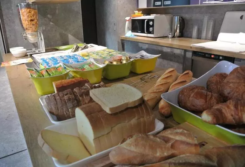 ホテル Ibis Budget Chambéry Sud Challesleseaux