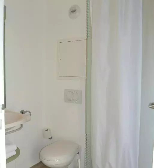ホテル Ibis Budget Chambéry Sud Challesleseaux