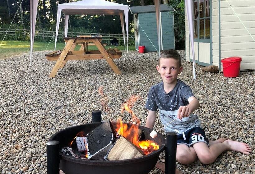 בית מלון כפרי Keepers Meadow Campground