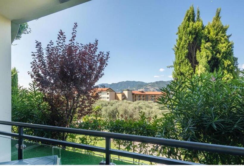 فندق Majestic Palace