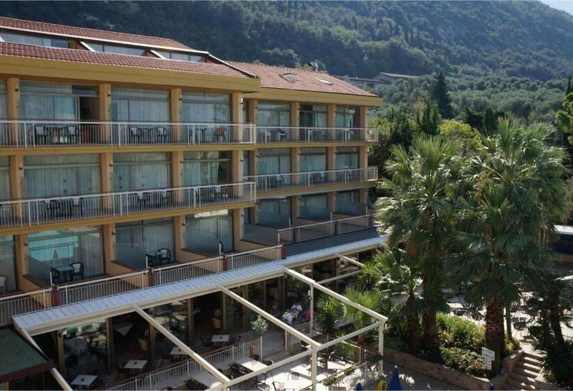 فندق Majestic Palace