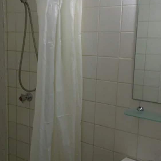 هتل Pineapple Court