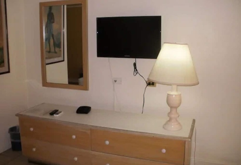 هتل Pineapple Court