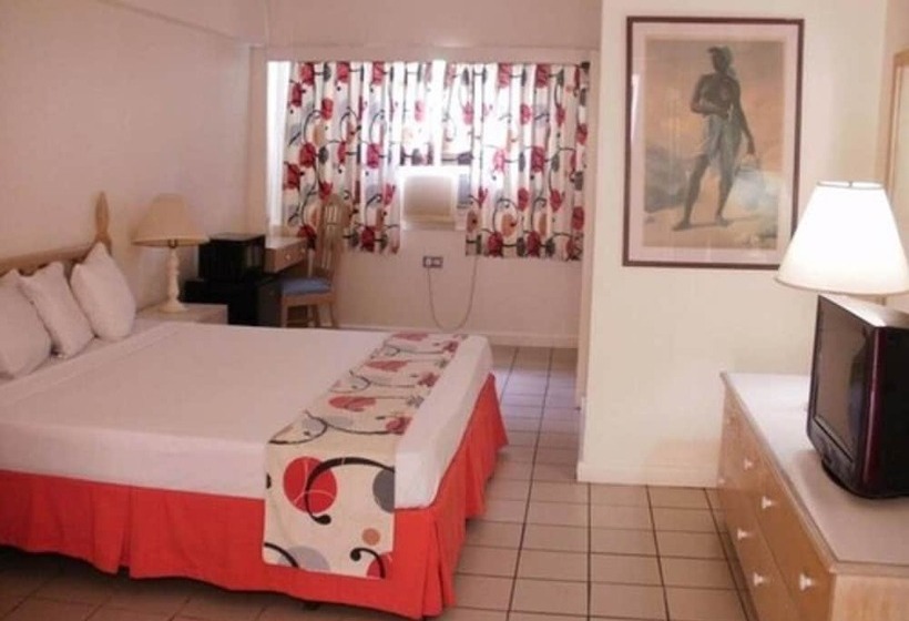 هتل Pineapple Court