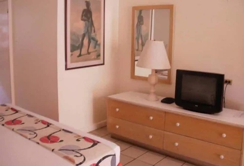 هتل Pineapple Court