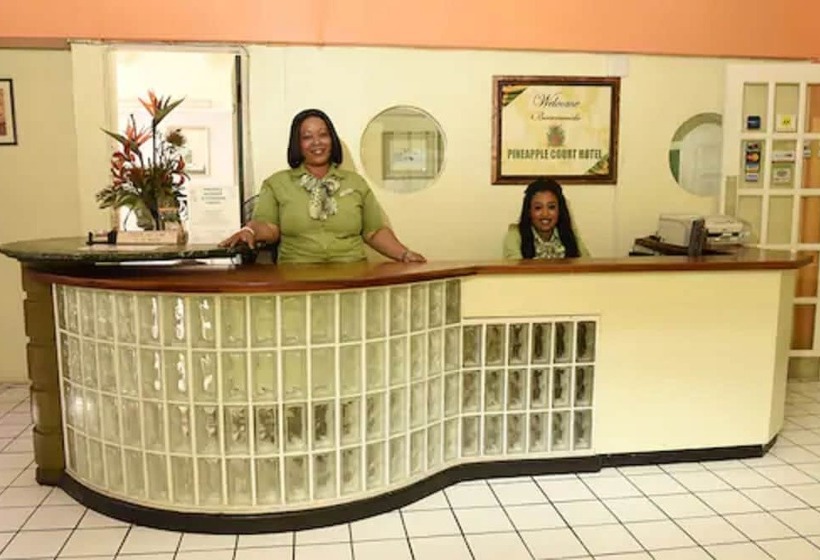 هتل Pineapple Court