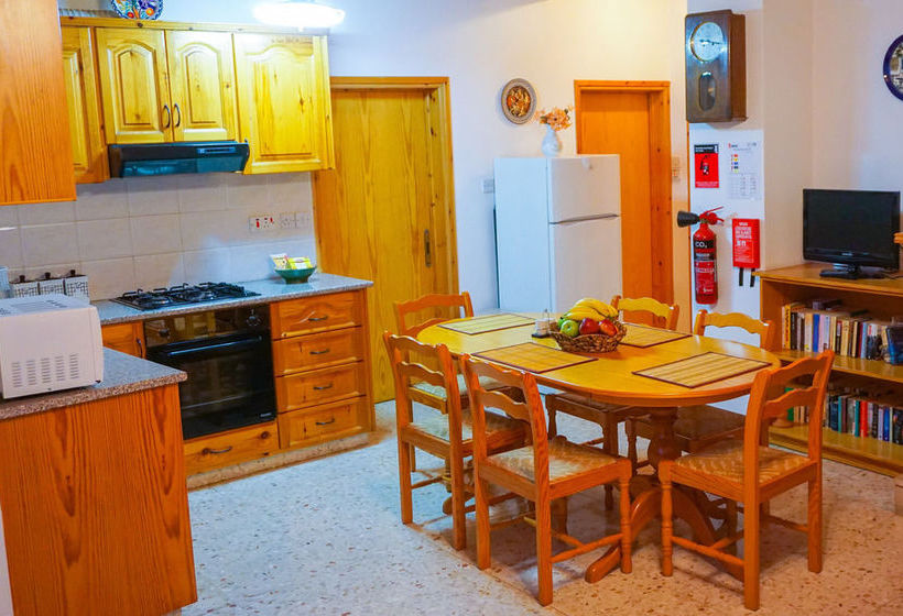 Omodos Village Houses - Pantelis & Olga & Marios & Iacovos