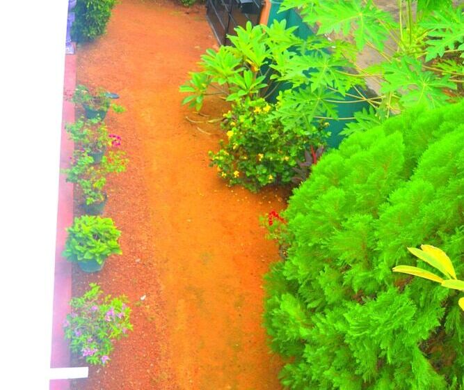 פנסיון Chaya Villa Guest House