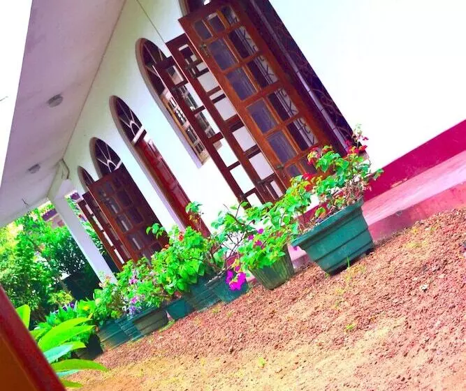 ペンション Chaya Villa Guest House