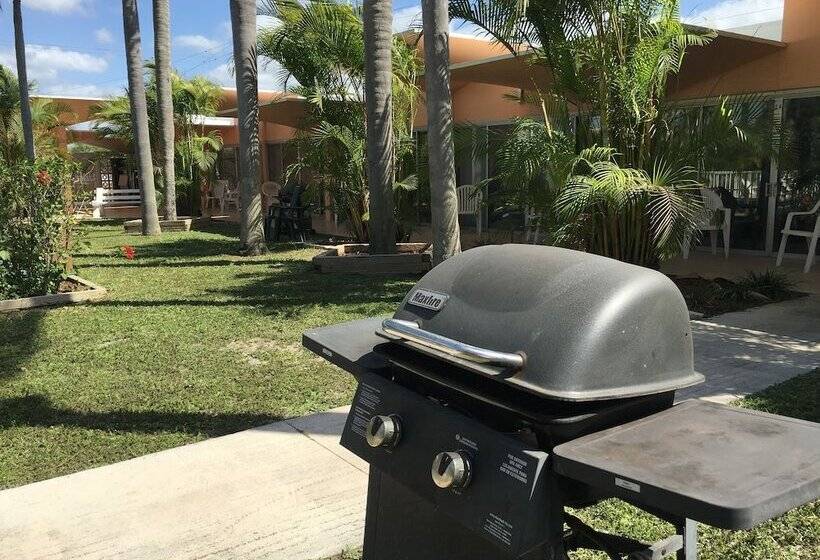 Warm Mineral Springs Motel