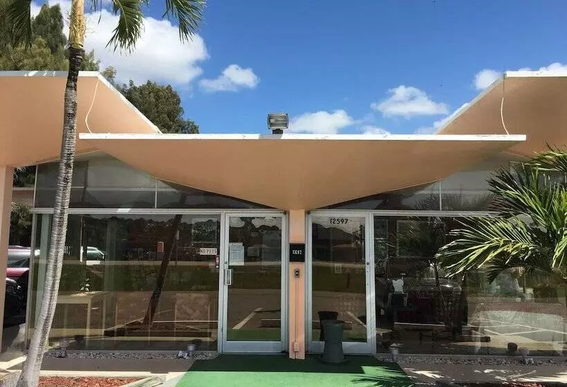 Warm Mineral Springs Motel