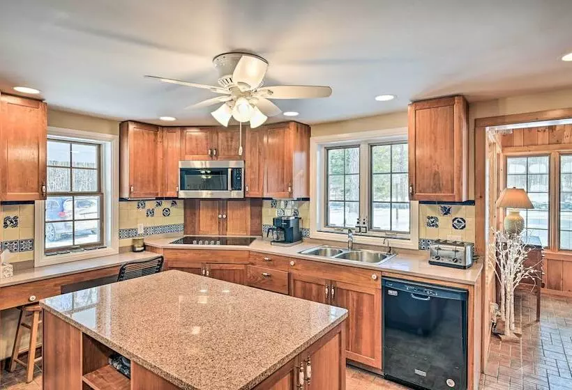 All Year Round Retreat Near Windham Mountain