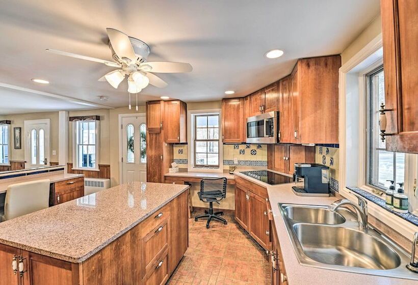 All Year Round Retreat Near Windham Mountain