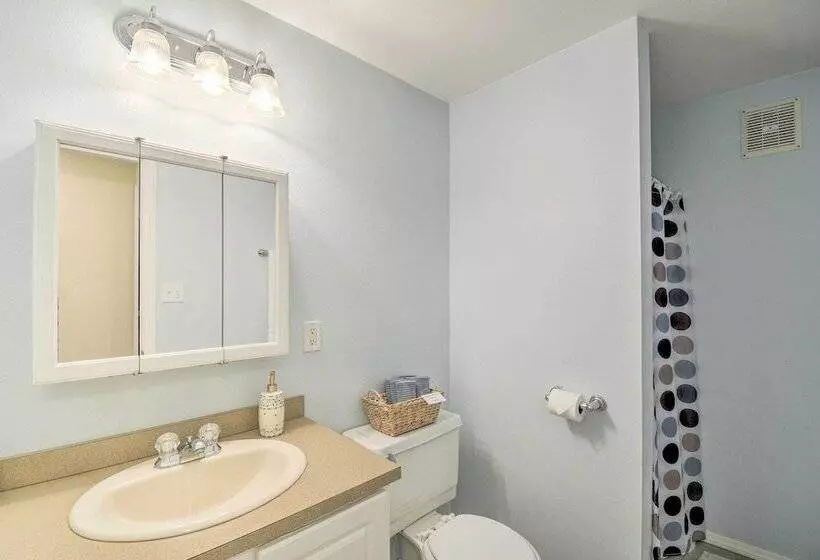 Anderson Island Retreat W/ Lakefront Deck & Canoe!