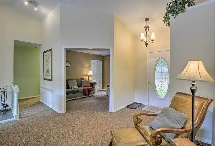 Anderson Island Retreat W/ Lakefront Deck & Canoe!