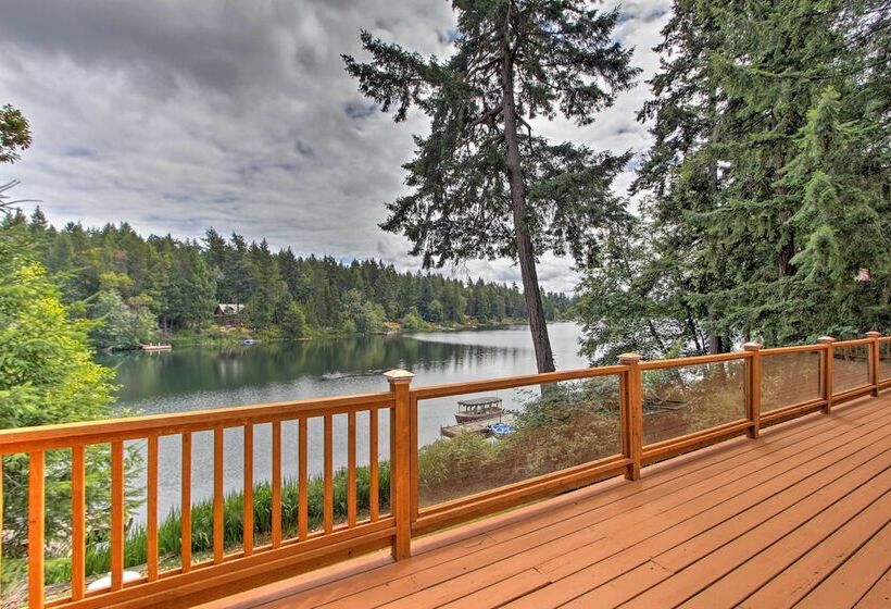 Anderson Island Retreat W/ Lakefront Deck & Canoe!