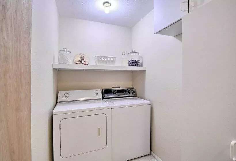 Anderson Island Retreat W/ Lakefront Deck & Canoe!