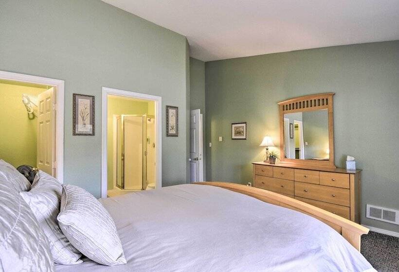 Anderson Island Retreat W/ Lakefront Deck & Canoe!