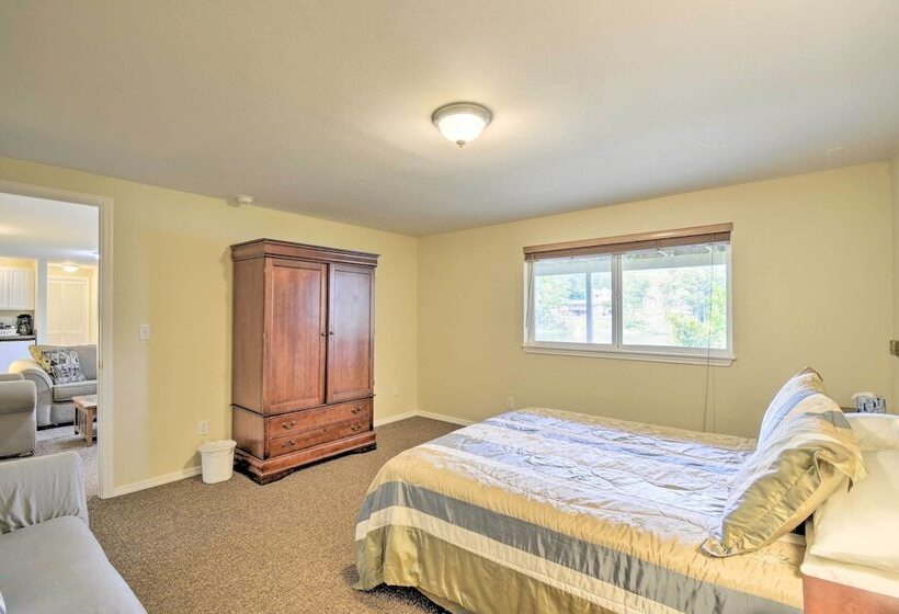 Anderson Island Retreat W/ Lakefront Deck & Canoe!