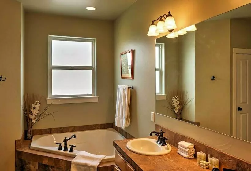 Beautiful Bozeman House  10 Minutes To Downtown!