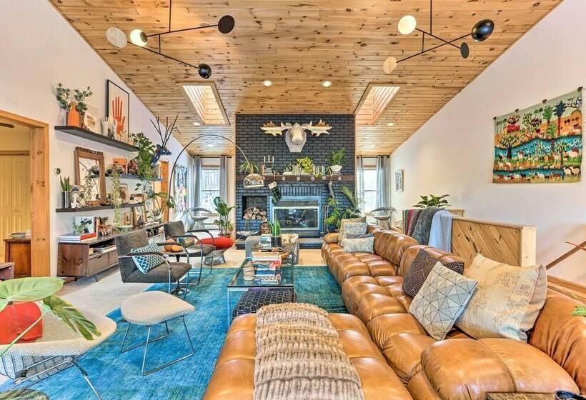 Bright Roscoe Escape W/ Deck, Mountain Views!