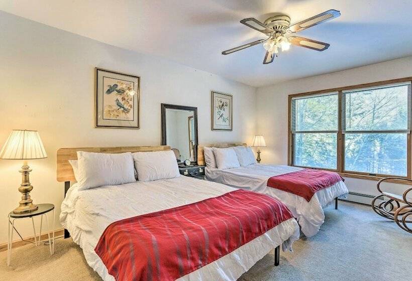 Bright Roscoe Escape W/ Deck, Mountain Views!