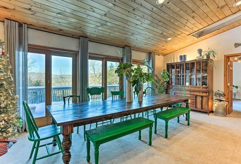 Bright Roscoe Escape W/ Deck, Mountain Views!