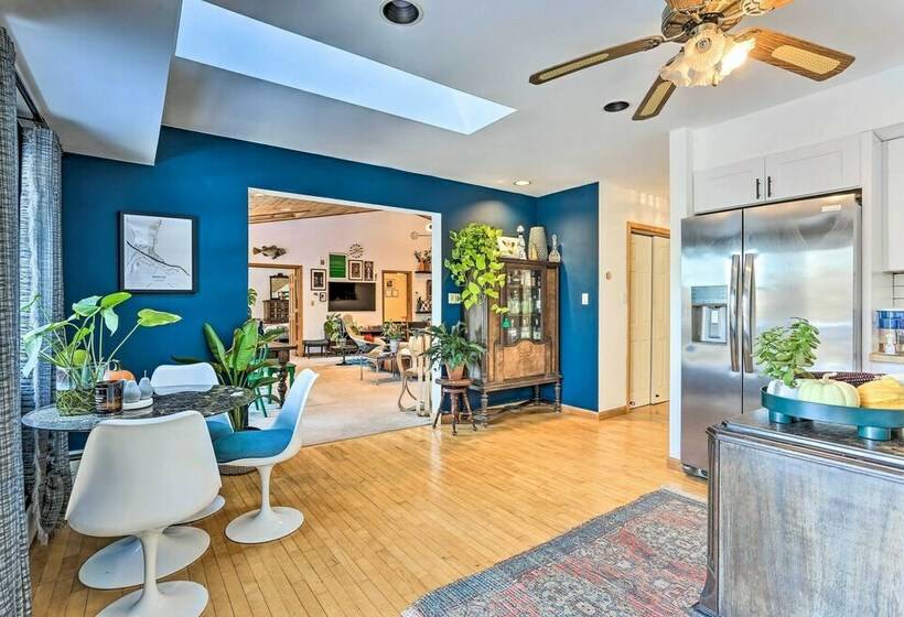 Bright Roscoe Escape W/ Deck, Mountain Views!