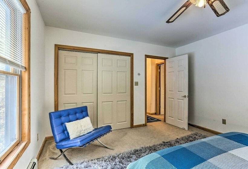 Bright Roscoe Escape W/ Deck, Mountain Views!