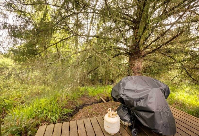 Brookings Home W/ Deck, 1/2 Mi To Harris Beach!