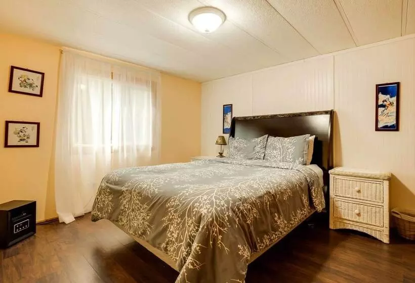 Brookings Home W/ Deck, 1/2 Mi To Harris Beach!