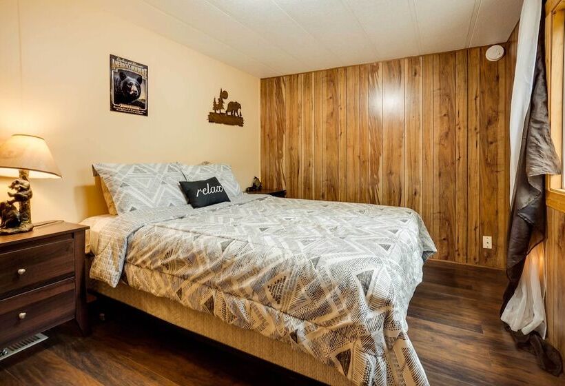 Brookings Home W/ Deck, 1/2 Mi To Harris Beach!