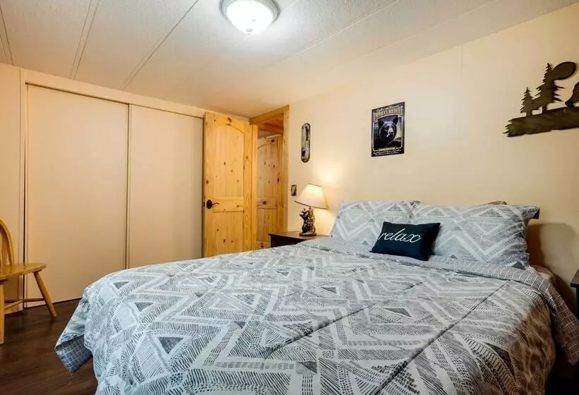 Brookings Home W/ Deck, 1/2 Mi To Harris Beach!