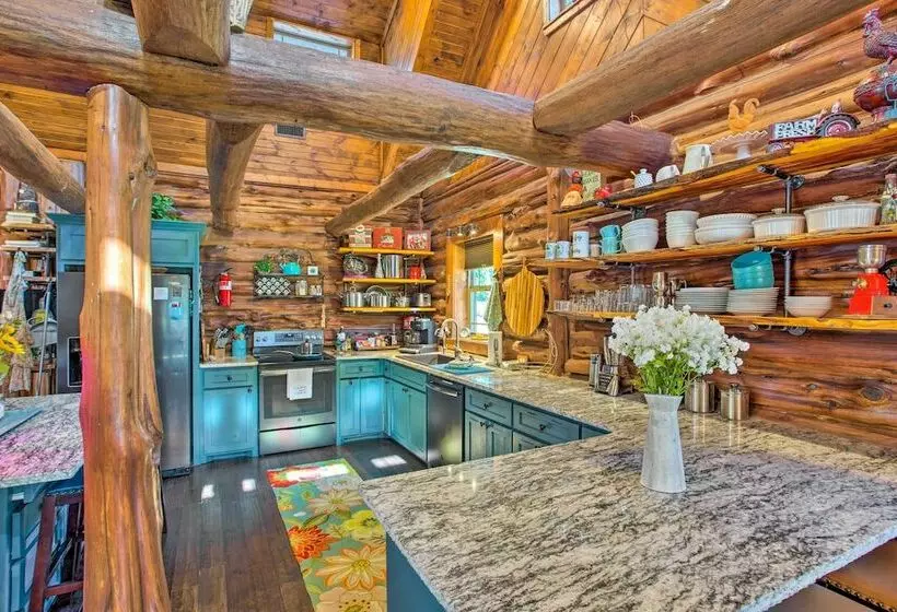 Caddo Log Cabin Retreat W/ Updated Interior!