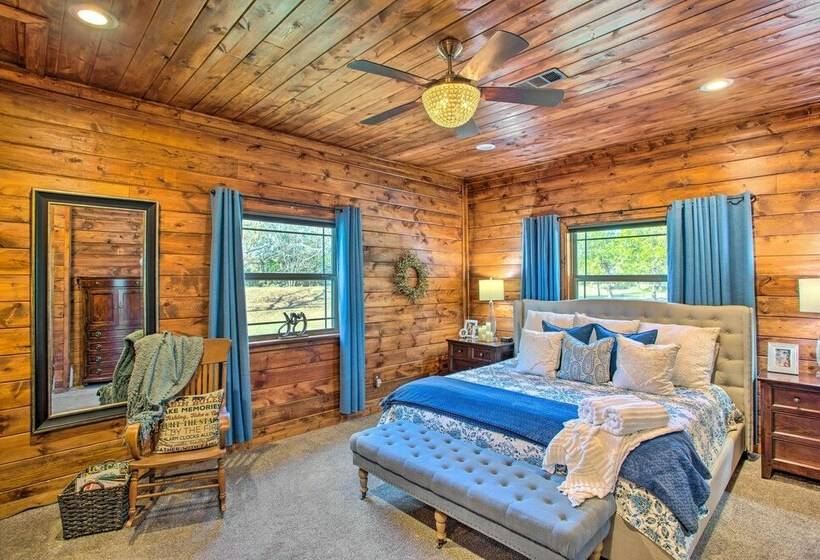Caddo Log Cabin Retreat W/ Updated Interior!