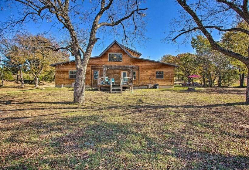 Caddo Log Cabin Retreat W/ Updated Interior!