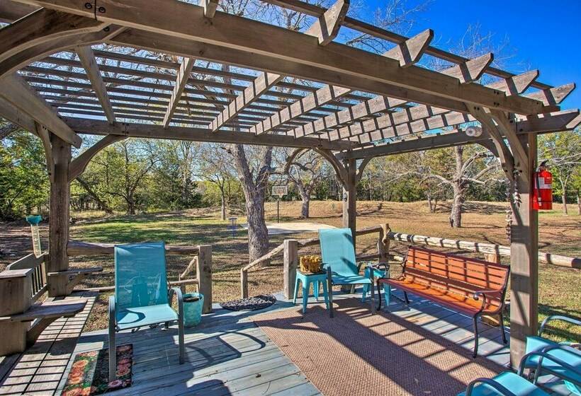 Caddo Log Cabin Retreat W/ Updated Interior!