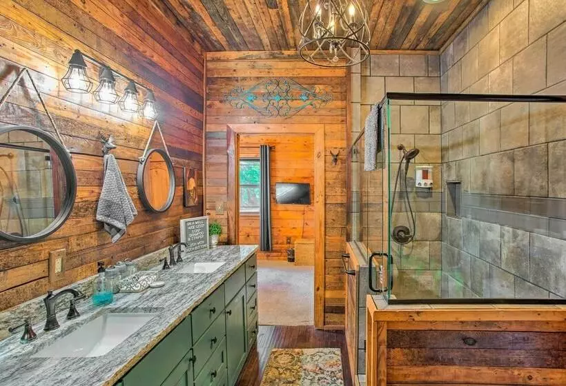 Caddo Log Cabin Retreat W/ Updated Interior!