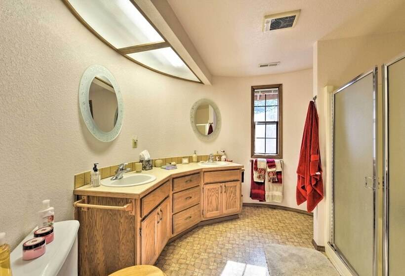 Camano Island Family House W/ Hot Tub & Deck!