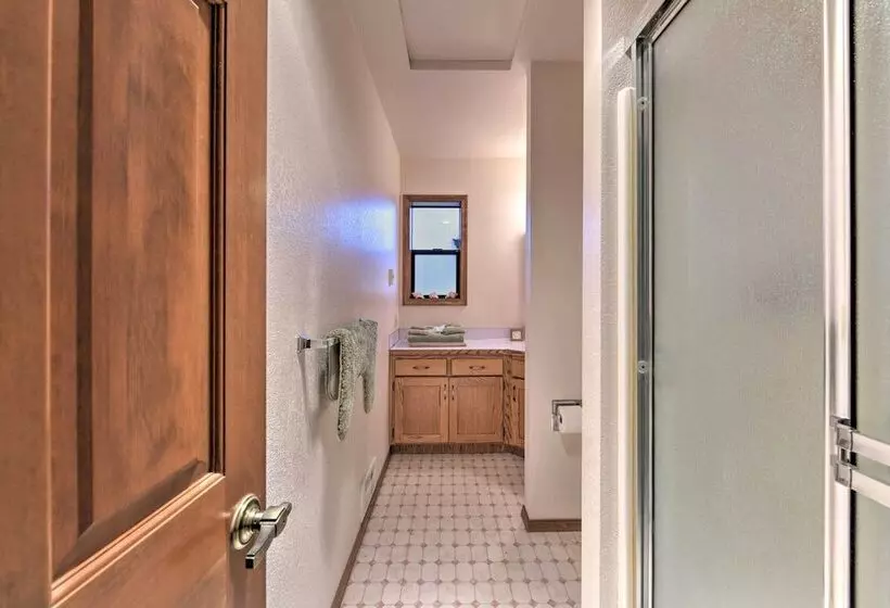 Camano Island Family House W/ Hot Tub & Deck!